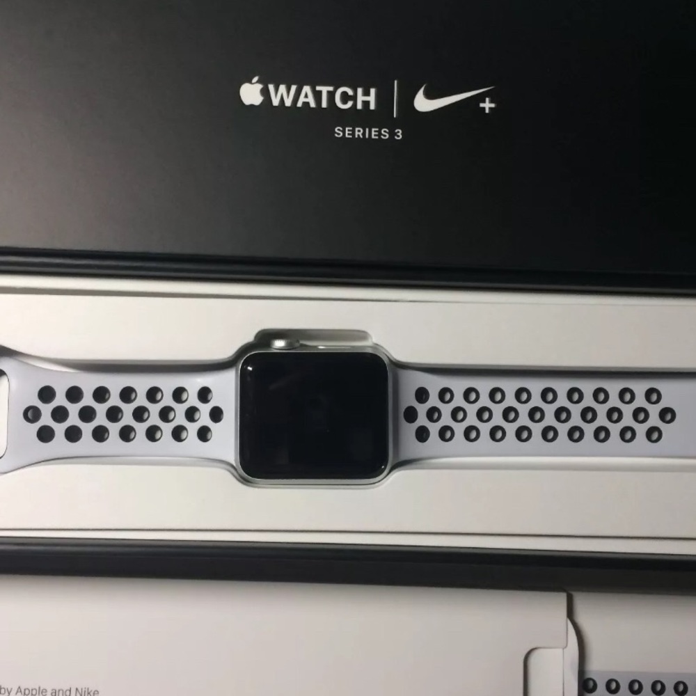Apple Watch Series 3 Nike+ 38mm GPS ONLY - Picture 2 of 8